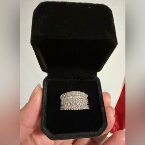 Elegant 14K White Gold Diamond Women's Ring
